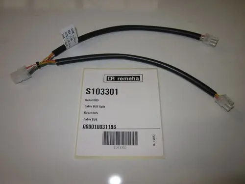 Zwei Kabel mit mehreren Drähten und Steckverbindungen, gekennzeichnet mit Remeha. Das Produkt ist als Kabel BUS Split ausgewiesen.